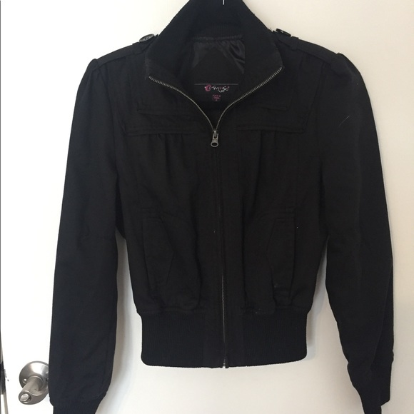 Women’s Clothing - Picture 5 of 9